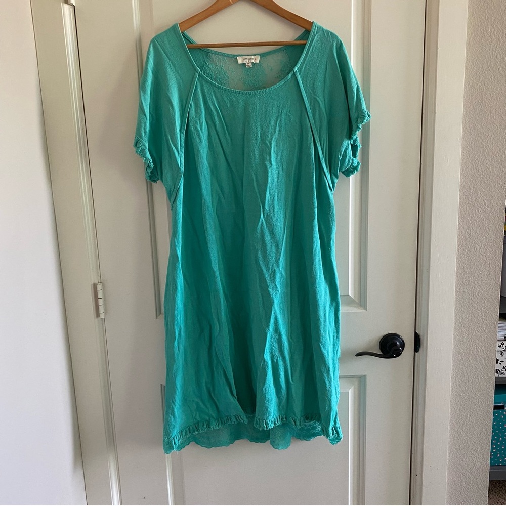Umgee Turquoise Linen blend Dress with lace back, pockets & fringe hem. Sz 1XL.